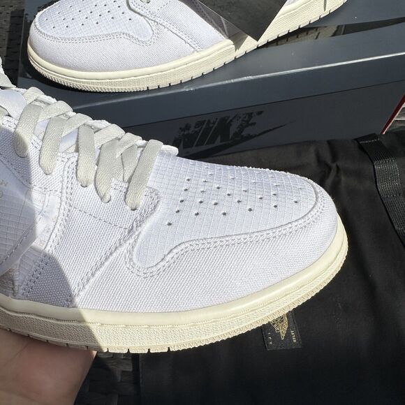 Athletic_Shoes